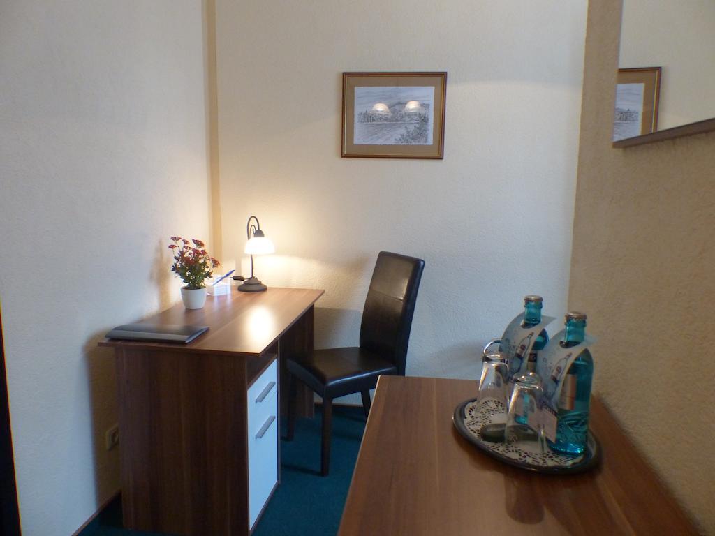 Hotel Friedchen Mit Eigener Fleischerei Artern Room photo