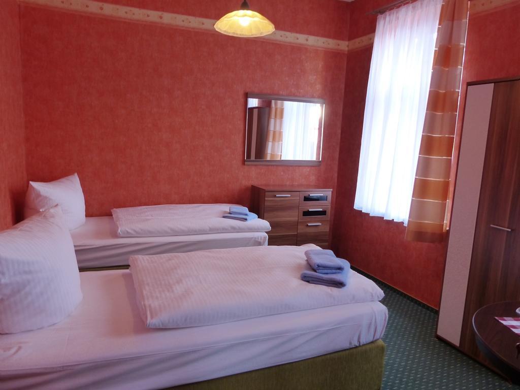 Hotel Friedchen Mit Eigener Fleischerei Artern Room photo