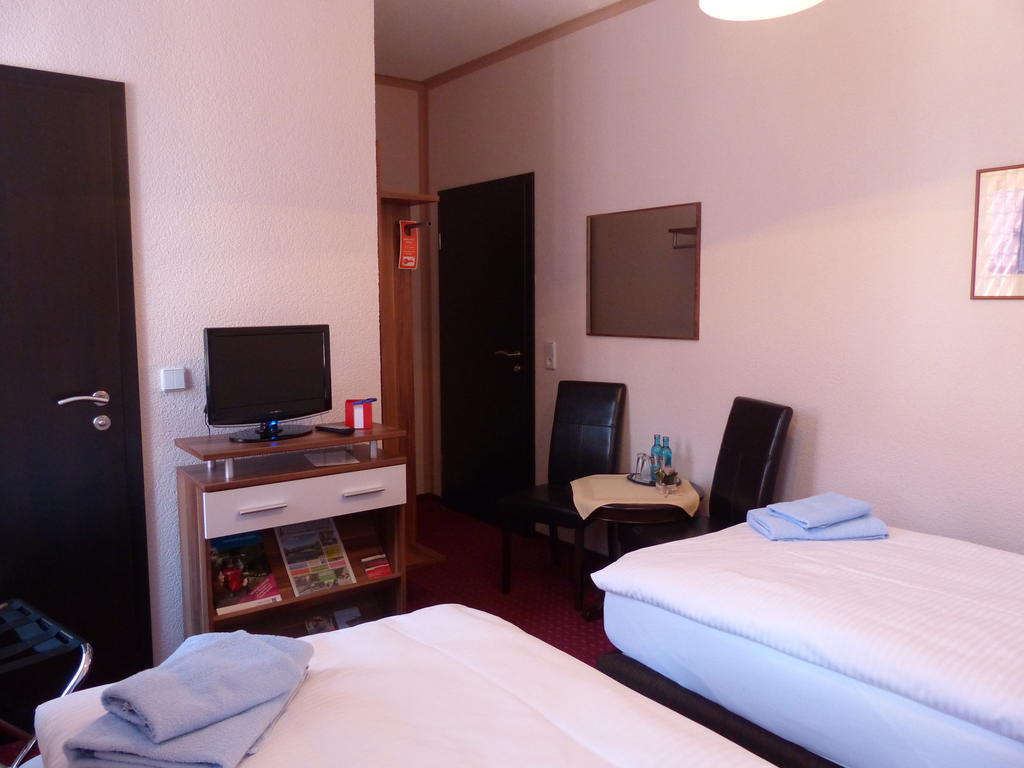 Hotel Friedchen Mit Eigener Fleischerei Artern Room photo