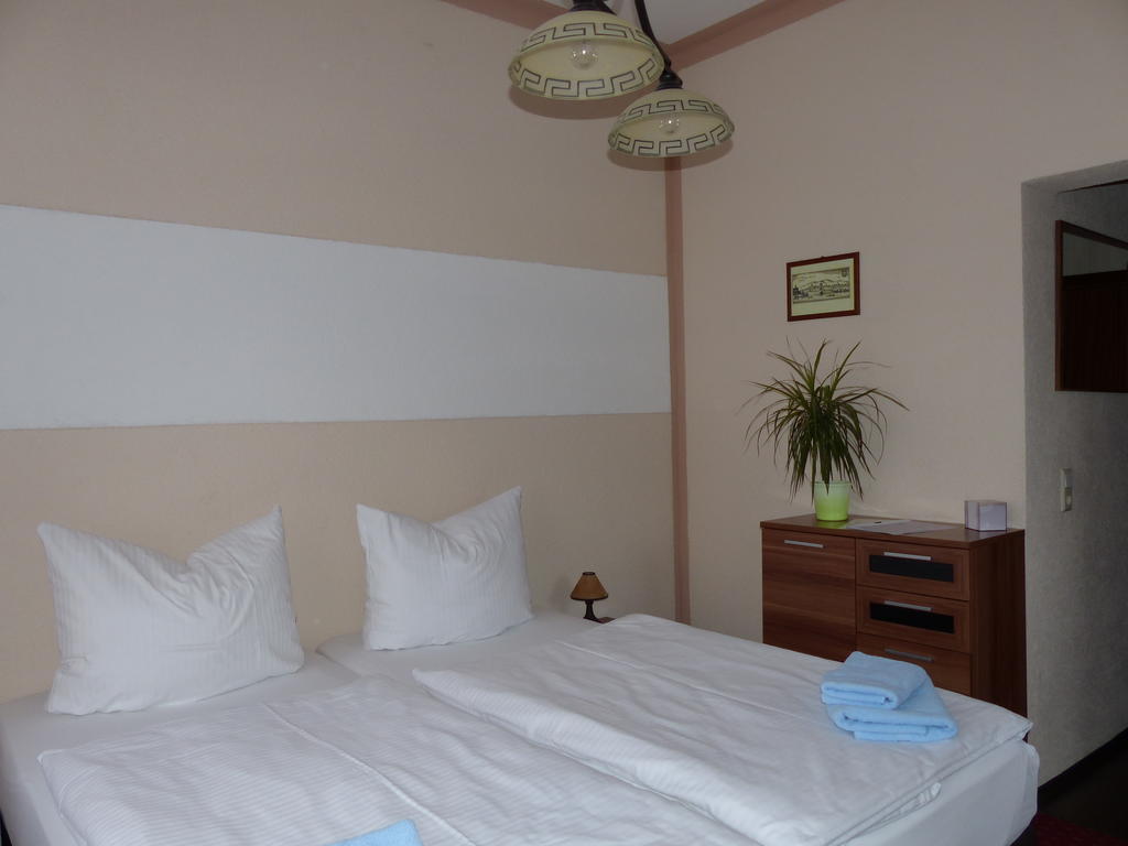 Hotel Friedchen Mit Eigener Fleischerei Artern Exterior photo